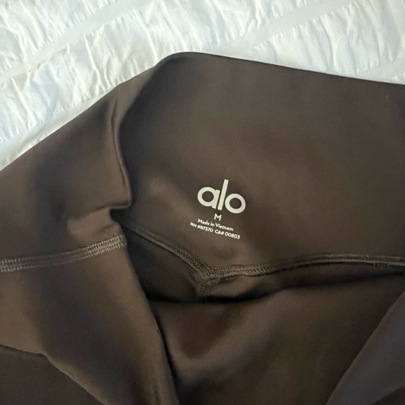 Alo airlift 5 inch biker shorts size medium - Picture 2 of 3